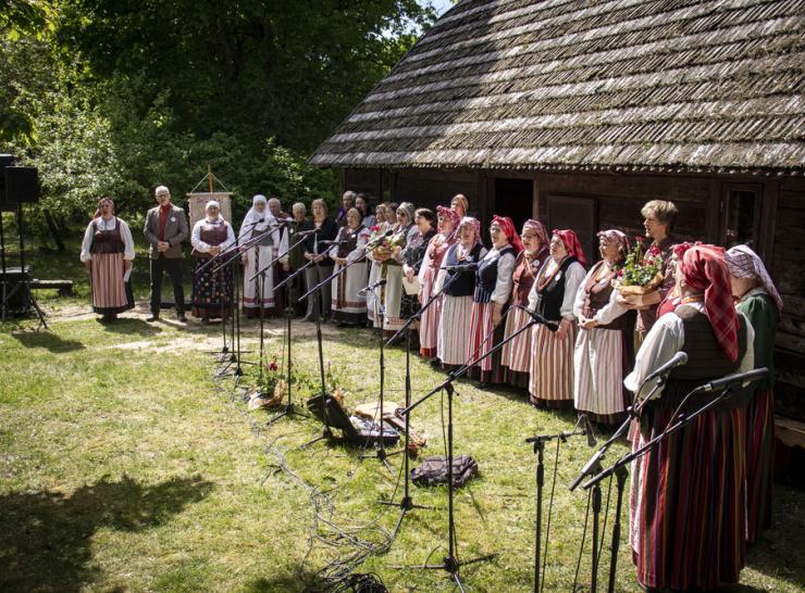 Simono Stanevičiaus gimtinėje nuskambėjo XIV folkloro festivalis „Aš padainūsiu dainų dainelę“