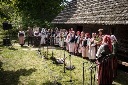 Simono Stanevičiaus gimtinėje nuskambėjo XIV folkloro festivalis „Aš padainūsiu dainų dainelę“