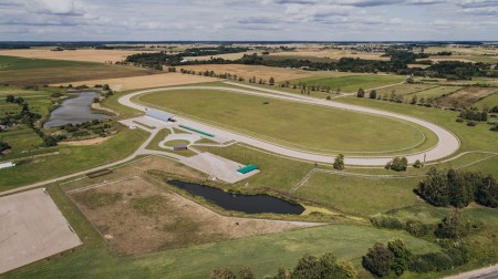 Raseinių rajono savivaldybė skelbia Raseinių rajono savivaldybei nuosavybės teise priklausančių viešosios įstaigos Raseinių hipodromo dalininko teisių pardavimo viešą aukcioną 