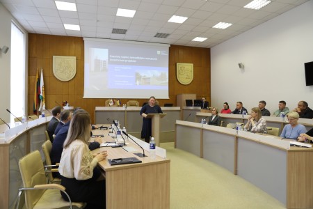 Verslininkai pilnoje salėje aptarė rūpimus klausimus su Savivaldybės vadovais