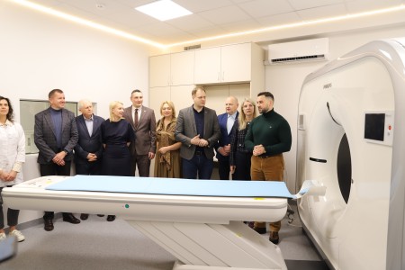 Raseiniškių laukia dar kokybiškesnės medicinos paslaugos – ligoninėje pristatytas naujas kompiuterinis tomografas