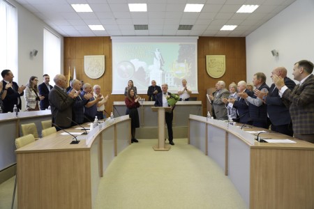 Raseinių rajono savivaldybės tarybos posėdyje – naujienos verslui, jaunimui ir laukiantiems socialinio būsto