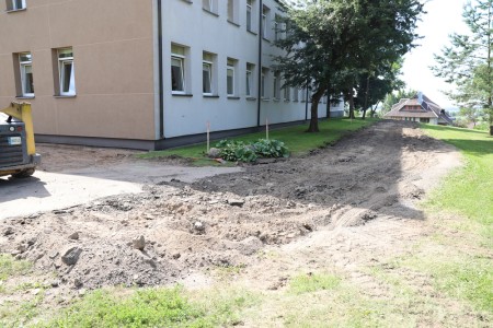 Pradėti ilgai laukti privažiavimų ir aikštelių atnaujinimo darbai