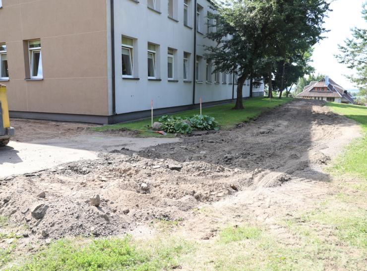 Pradėti ilgai laukti privažiavimų ir aikštelių atnaujinimo darbai