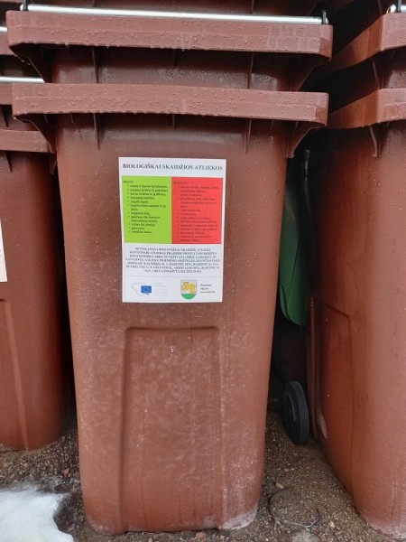 Tęsiamas biologiškai skaidžių atliekų surinkimo konteinerių dalinimas
