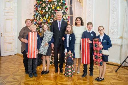 Raseinių rajono moksleiviai dalyvavo Kalėdinės eglės įžiebimo šventėje Prezidentūroje