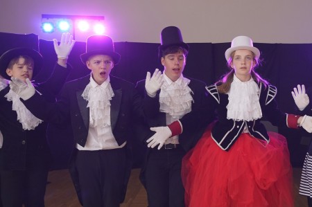 XII Lietuvos vaikų ir jaunimo teatrų apžiūra-šventė „Šimtakojis“