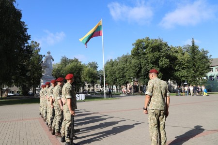Primename Lietuvos valstybės vėliavos iškėlimo tvarką