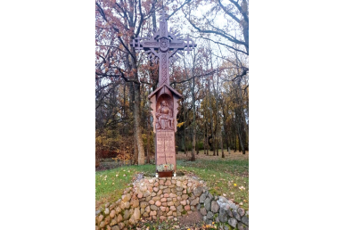 0004_lapkricio-1-d-pasodintos-geles-ir-uzdegtos-zvakutes-paraseinio-k-kovotoju-uz-lietuvos-laisve-atminimo-vietoje_1733239756-b120eafccf282e17f363ad6dd04d332f.jpg