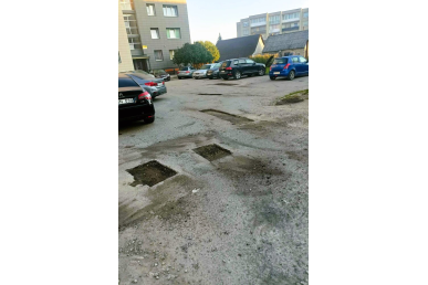 0026_sutvarkytos-duobes-algirdo-ateities-ir-vytauto-didziojo-g-daugiabuciu-kiemuose_1727939615-dbec98628733d5e1b73cb194c0a67f58.jpg